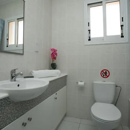 Casa Del Sol Townhouse In Iris Village Holiday home Paphos
